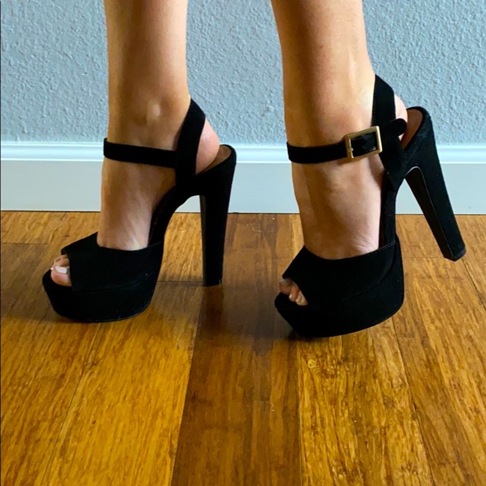 Steve Madden “Dynemite” black suede platform heels